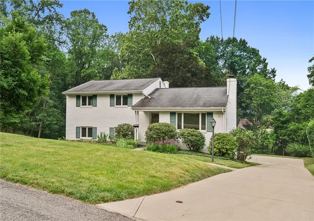 2nd image of 324 Haugh Dr, Mc Candless, PA 15237 | MLS# 1766314