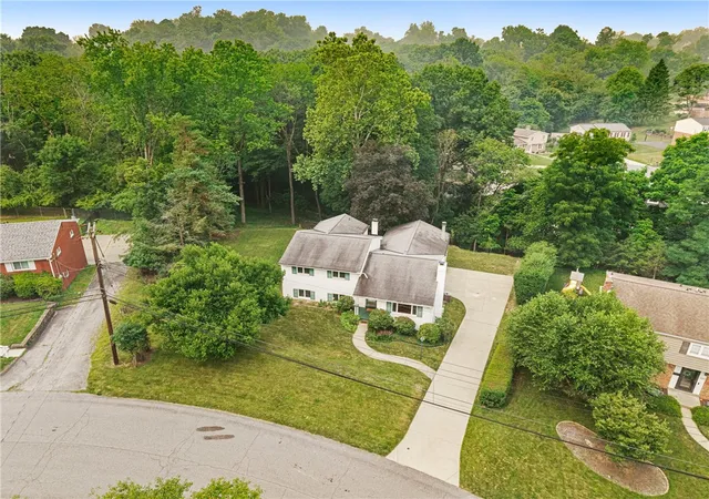 3rd image of 324 Haugh Dr, Mc Candless, PA 15237 | MLS# 1766314