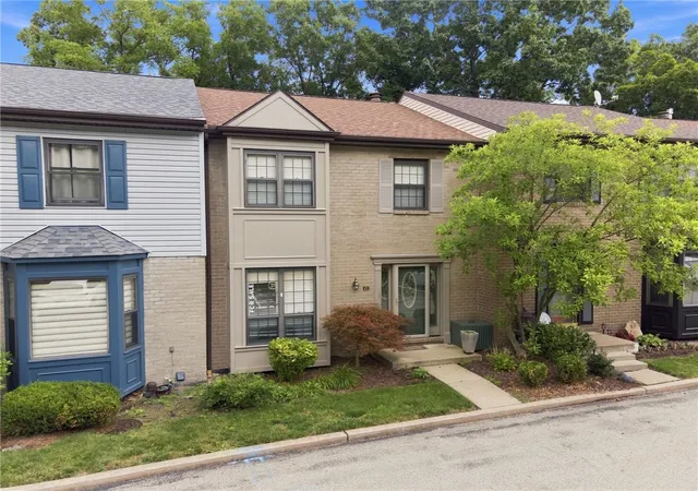 2nd image of 422 Edgetree, Murrysville, PA 15668 | MLS# 1765939