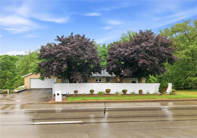 1st image of 2552 S Hermitage Rd, Hermitage, PA 16148 | MLS# 1766169