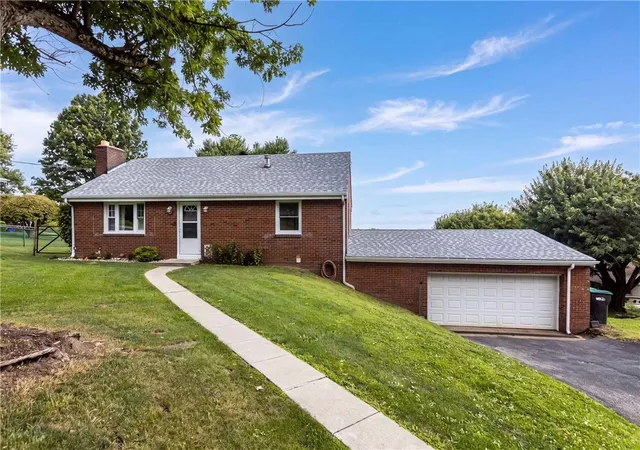 2nd image of 983 S Hewitt Ave, Canton Twp, PA 15301 | MLS# 1766380