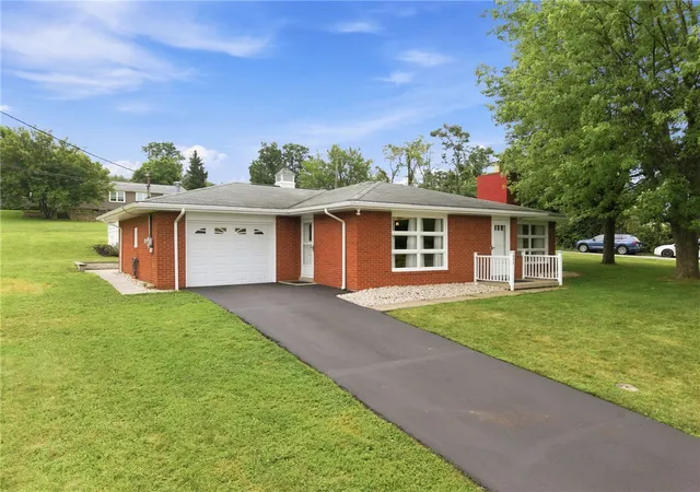 3rd image of 402 Pierce St, Latrobe, PA 15650 | MLS# 1766439