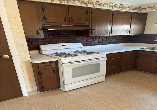 2nd image of 24 Fosterville, Hempfield Twp, PA 15601 | MLS# 1766290