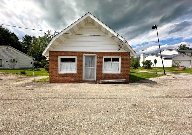 Photo 4 of Single family home for sale at 427 Route 271, Ligonier, PA 15658 | MLS# 1766477 | Listing updated on 2026-07-24
