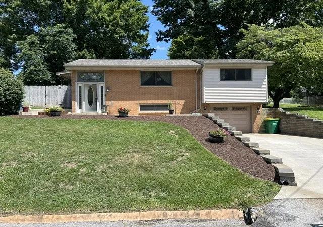 1st image of 140 Autumn Dr, Twp Of But Se, PA 16001 | MLS# 1766458
