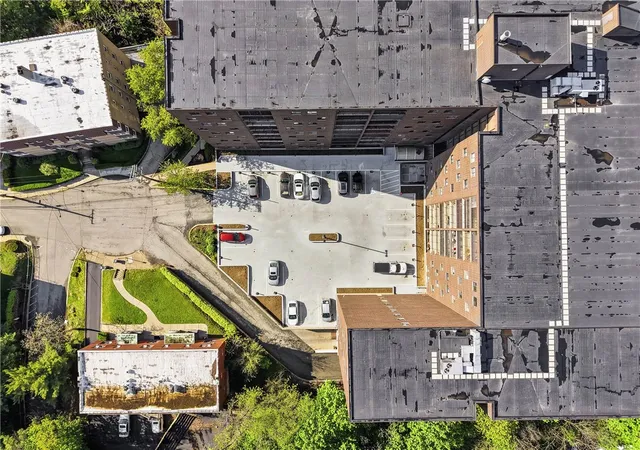 2nd image of 5600 Munhall Rd, Squirrel Hill, PA 15217