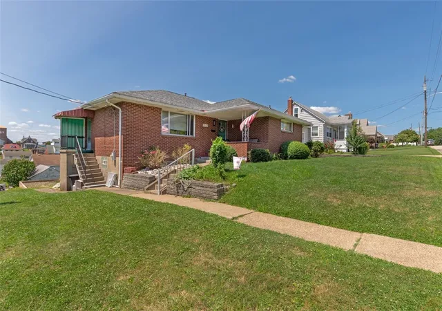 2nd image of 1522 Oak St, Greensburg, PA 15601 | MLS# 1766575