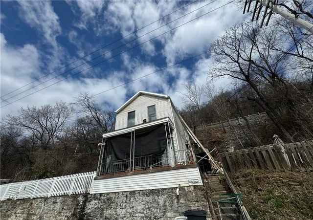 1st image of 1881 Noble St, Sharpsburg, PA 15215 | MLS# 1766549