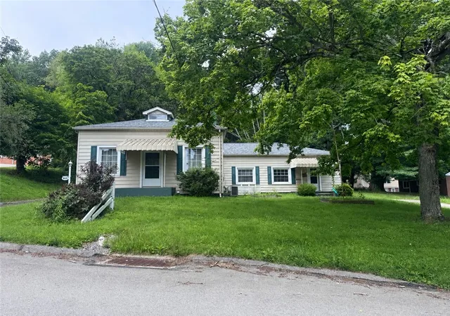 image of 805 Harbor St, New Castle, PA 16101 | MLS# 1766605