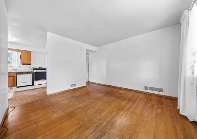 Photo 5 of Single family home for sale at 3818 Grant St, South Park, PA 15129 | MLS# 1766638 | Listing updated on 2026-07-25