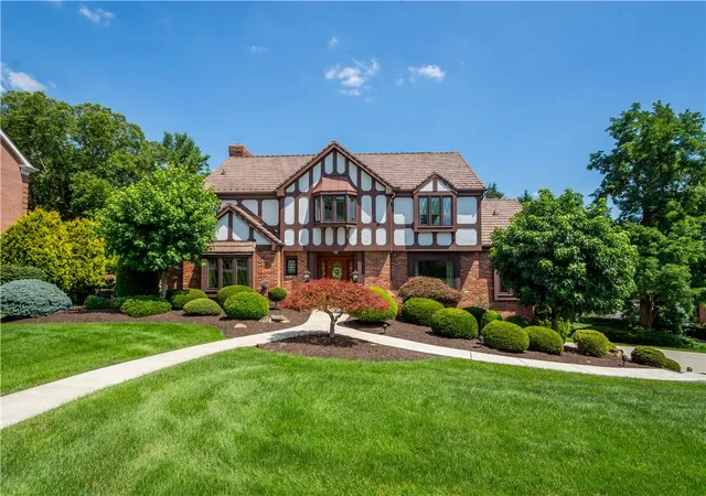 2nd image of 2665 Gloucester Dr, Upper St Clair, PA 15241 | MLS# 1766534