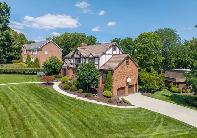 3rd image of 2665 Gloucester Dr, Upper St Clair, PA 15241 | MLS# 1766534