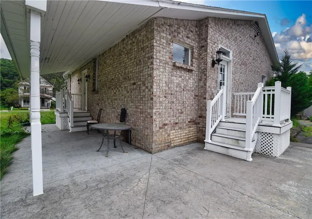 Photo 2 of Single family home for sale at 545 Elk St, Franklin, PA 16323 | MLS# 1766646 | Listing updated on 2026-09-17