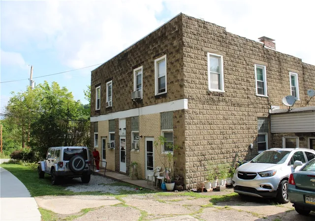 2nd image of 1088 Milltown Rd, Verona, PA 15147 | MLS# 1766661