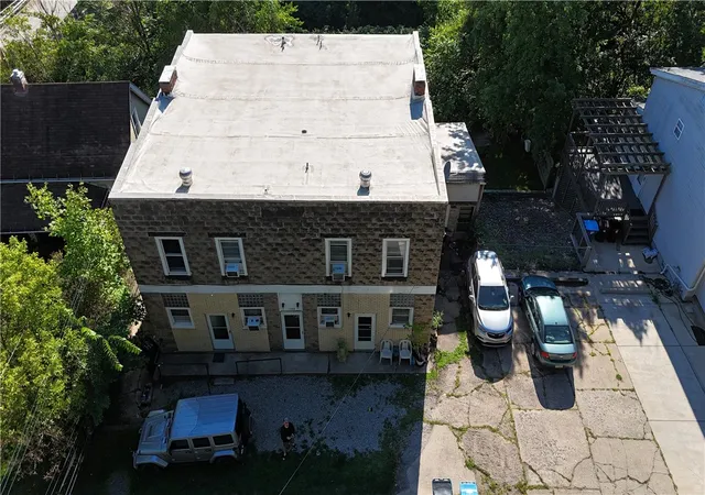 3rd image of 1088 Milltown Rd, Verona, PA 15147 | MLS# 1766661