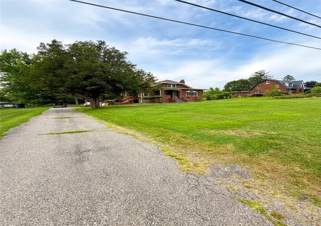 2nd image of 3941 New Castle Rd, Shenango Twp, PA 16143 | MLS# 1766626