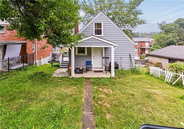 4th image of 4052 Meadowbrook Blvd, Brentwood, PA 15227 | MLS# 1765882