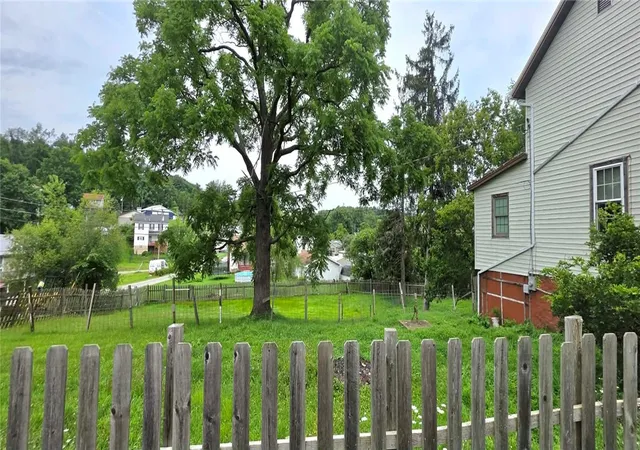 Photo 4 of Single family home for sale at 135 Landfill Rd, East Huntingdon, PA 15612 | MLS# 1766681 | Listing updated on 2026-09-28