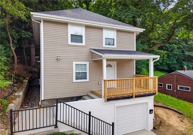 2nd image of 112 Locust St, Aliquippa, PA 15001 | MLS# 1766682
