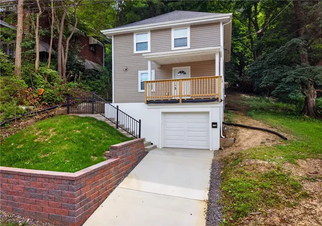 Photo 3 of Single family home for sale at 112 Locust St, Aliquippa, PA 15001 | MLS# 1766682 | Listing updated on 2026-07-30