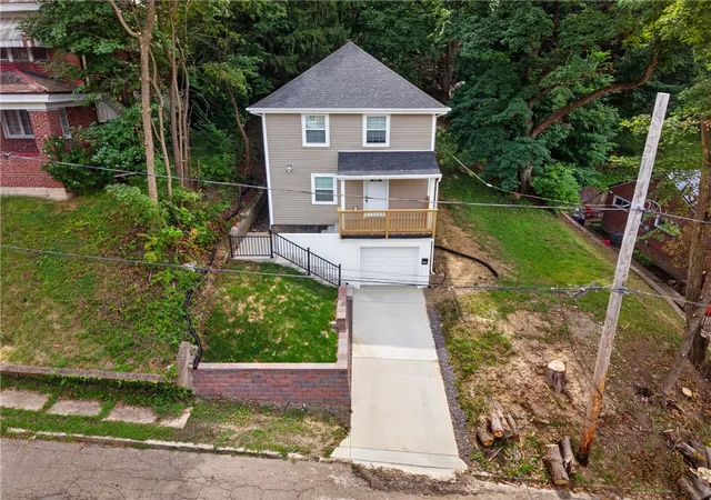 Photo 3 of Single family home for sale at 112 Locust St, Aliquippa, PA 15001 | MLS# 1766682 | Listing updated on 2026-10-07