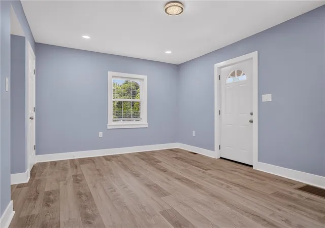 Photo 4 of Single family home for sale at 112 Locust St, Aliquippa, PA 15001 | MLS# 1766682 | Listing updated on 2026-10-07