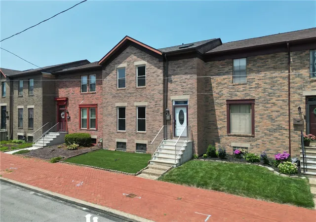 2nd image of 1004 Pennsylvania Ave, Manchester, PA 15233 | MLS# 1766343