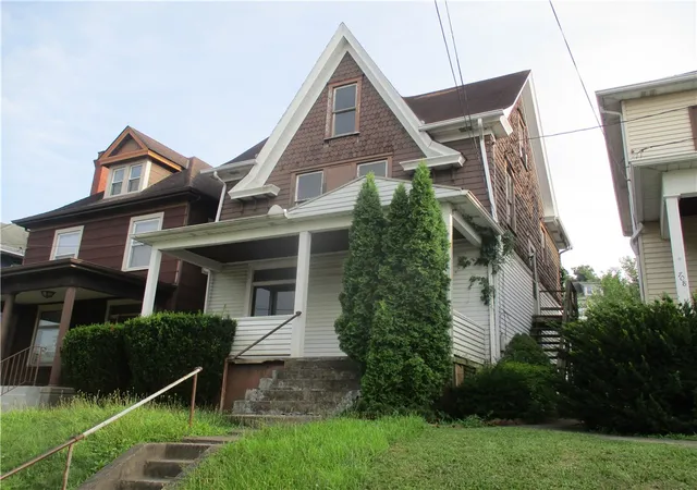 2nd image of 706 Lincoln St, Monongahela, PA 15063 | MLS# 1766705