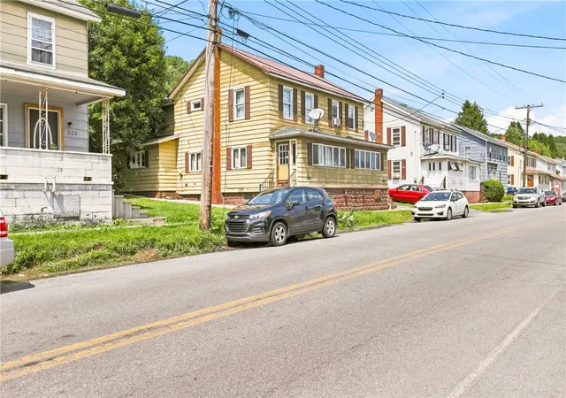 3rd image of 557 Railroad St, Windber, PA 15963 | MLS# 1766720