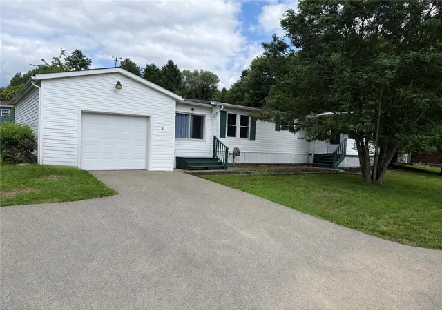 2nd image of 31 Oakview Dr, South Beaver Twp, PA 15010 | MLS# 1766475