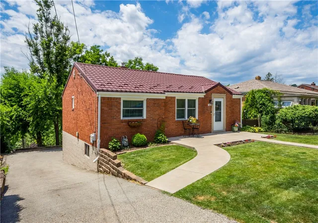 2nd image of 3740 Willett Rd, Baldwin Boro, PA 15227 | MLS# 1766751