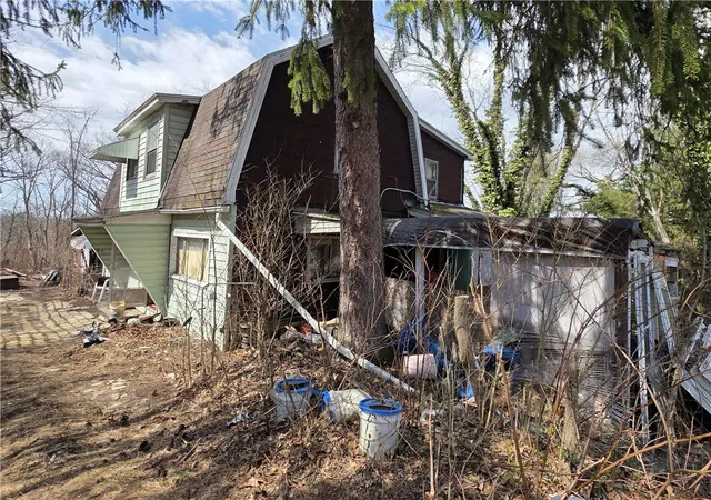 2nd image of 23 Maple Ave #B, Jeannette, PA 15644 | MLS# 1766755