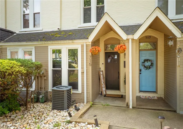 2nd image of 715 Chautauqua Ct, Perry Hilltop, PA 15214 | MLS# 1766718
