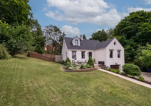 Photo 2 of Single family home for sale at 141 Temona Dr, Pleasant Hills, PA 15236 | MLS# 1766762 | Listing updated on 2026-07-30