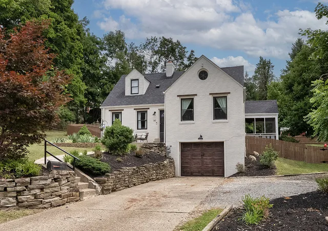 Photo 3 of Single family home for sale at 141 Temona Dr, Pleasant Hills, PA 15236 | MLS# 1766762 | Listing updated on 2026-07-30
