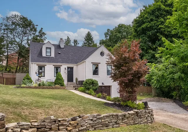 Photo 4 of Single family home for sale at 141 Temona Dr, Pleasant Hills, PA 15236 | MLS# 1766762 | Listing updated on 2026-07-30