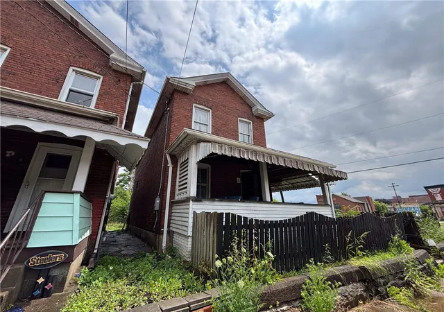 Photo 2 of Single family home for sale at 6 Center St, Harrison Twp, PA 15065 | MLS# 1766800 | Listing updated on 2026-08-04