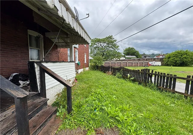 Photo 3 of Single family home for sale at 6 Center St, Harrison Twp, PA 15065 | MLS# 1766800 | Listing updated on 2026-08-04