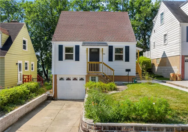 Photo 1 of Single family home for sale at 704 Crysler St, Brookline, PA 15226 | MLS# 1765959 | Listing updated on 2026-07-30