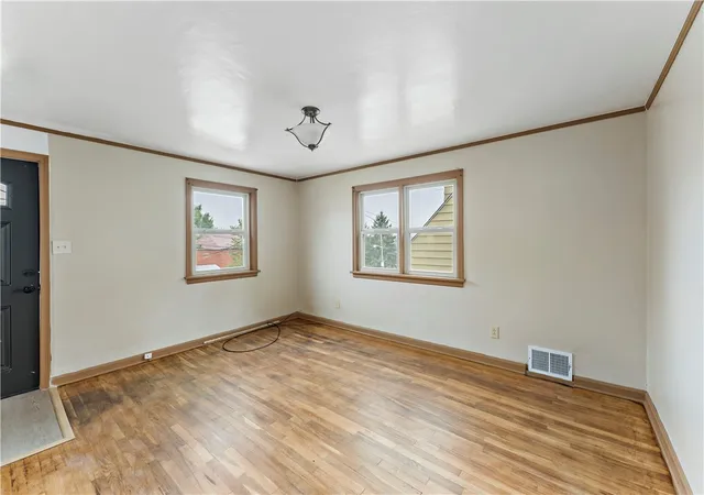 Photo 3 of Single family home for sale at 704 Crysler St, Brookline, PA 15226 | MLS# 1765959 | Listing updated on 2026-07-30