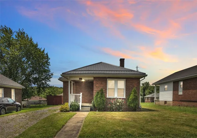 1st image of 828 John St, Smith, PA 15054 | MLS# 1766306
