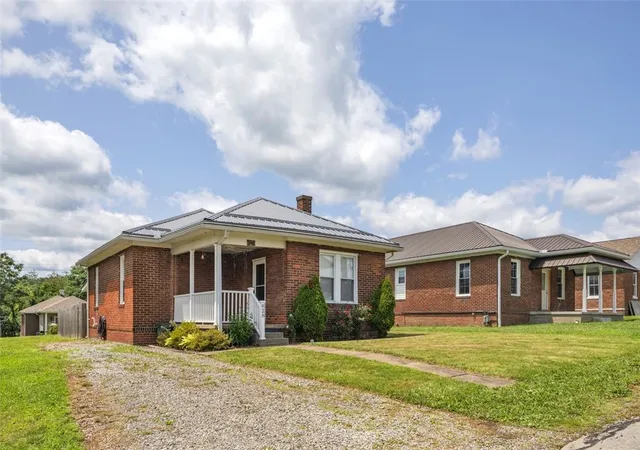 2nd image of 828 John St, Smith, PA 15054 | MLS# 1766306