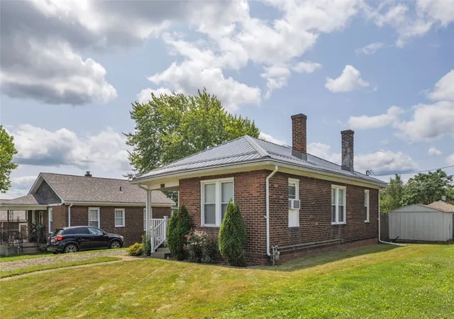 3rd image of 828 John St, Smith, PA 15054 | MLS# 1766306