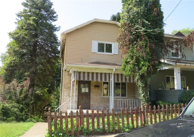 Photo 1 of Single family home for sale at 424 Ohio Ave, Midland, PA 15059 | MLS# 1766828 | Listing updated on 2026-10-27
