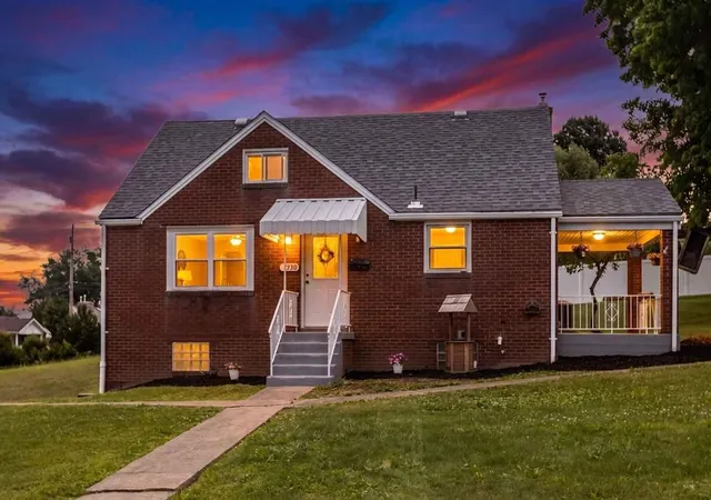2nd image of 1376 Peterson Dr, Jefferson Hills, PA 15025 | MLS# 1766842