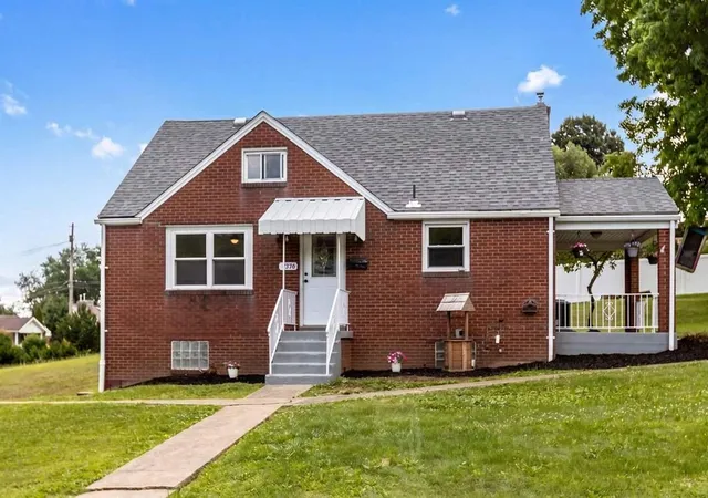 3rd image of 1376 Peterson Dr, Jefferson Hills, PA 15025 | MLS# 1766842