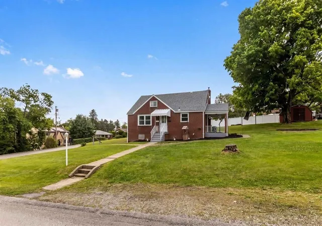 4th image of 1376 Peterson Dr, Jefferson Hills, PA 15025 | MLS# 1766842