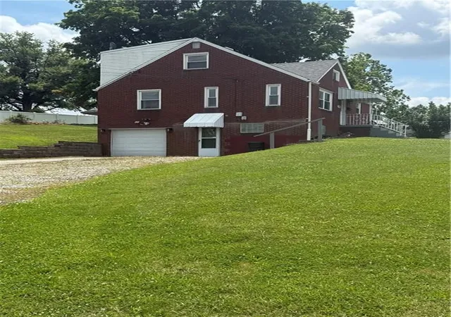 5th image of 1376 Peterson Dr, Jefferson Hills, PA 15025 | MLS# 1766842