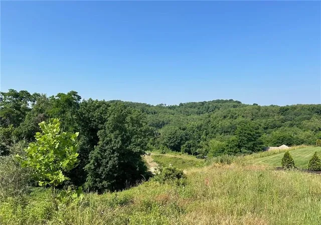 3rd image of 4013 Shenandoah Dr, Clairton, PA 15025 | MLS# 1766862