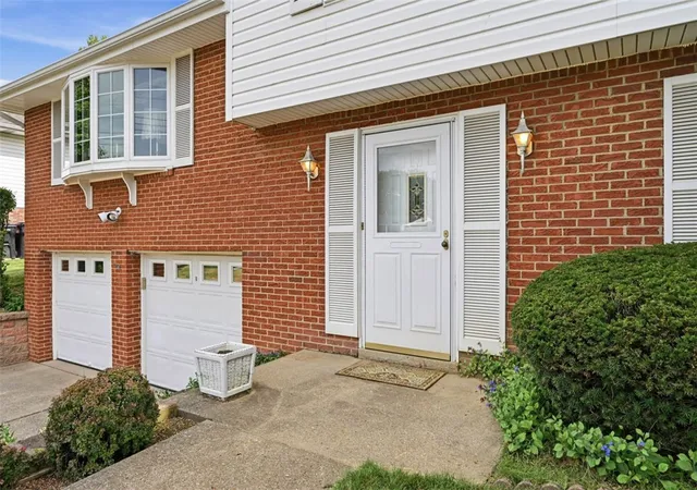 2nd image of 225 Princeton Dr, Aliquippa, PA 15001 | MLS# 1766893